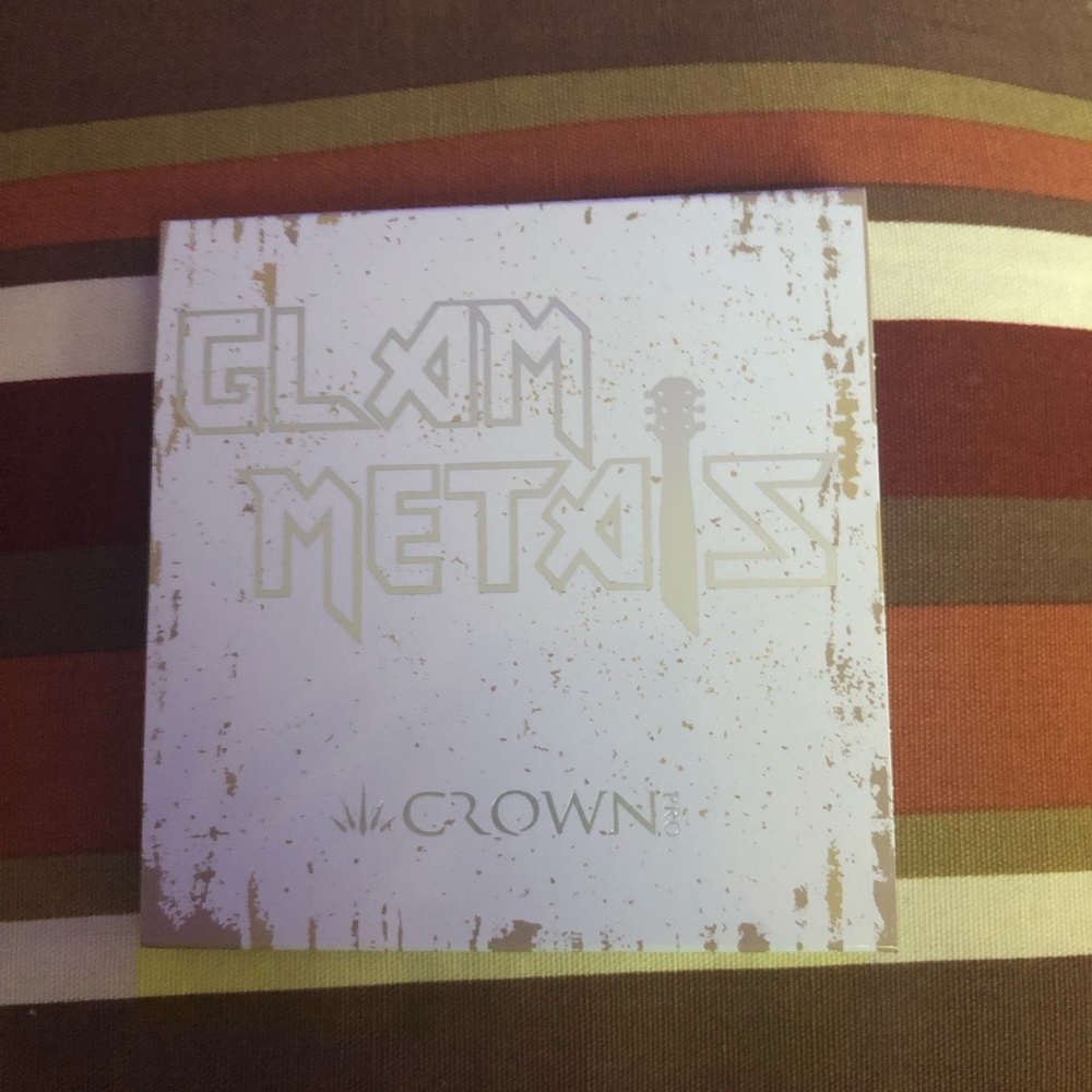 Glam Metals Crown Eyeshadow Pallet